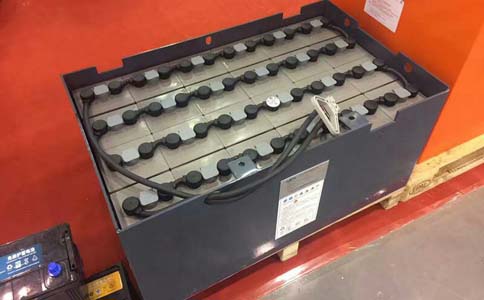 電動堆高叉車蓄電池壽命長維護-沈陽興隆瑞